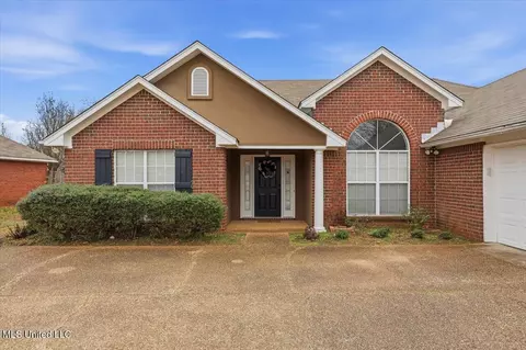 Exterior - 608 Summer Pl, Flowood, MS 39232 photo 3 of 5
