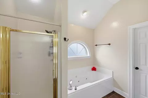 Bath - 608 Summer Pl, Flowood, MS 39232 photo 2 of 3