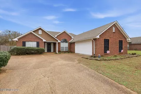 Exterior - 608 Summer Pl, Flowood, MS 39232 photo 2 of 5