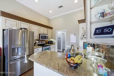 Kitchen - 608 Summer Pl, Flowood, MS 39232 photo 1 of 4