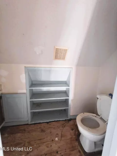 Bath - 18391 Brass Ln, Saucier, MS 39574 photo 2 of 2