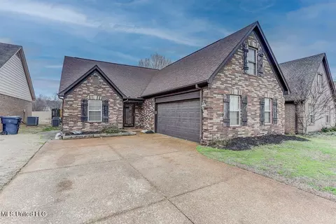 Exterior - 905 Fairway Pointe Cv, Hernando, MS 38632 photo 5 of 9