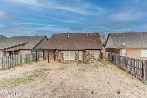 Exterior - 905 Fairway Pointe Cv, Hernando, MS 38632 photo 8 of 9
