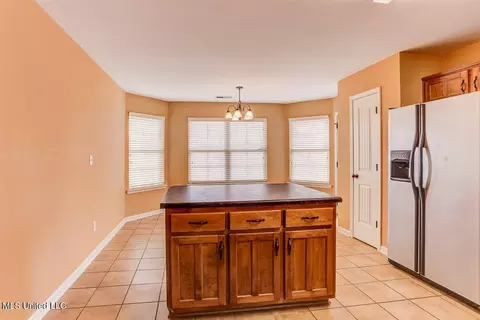Kitchen - 905 Fairway Pointe Cv, Hernando, MS 38632 photo 5 of 5