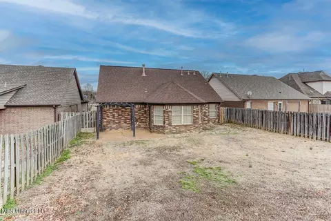 Exterior - 905 Fairway Pointe Cv, Hernando, MS 38632 photo 7 of 9
