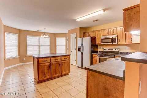 Kitchen - 905 Fairway Pointe Cv, Hernando, MS 38632 photo 1 of 5
