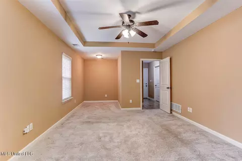 Bedroom - 905 Fairway Pointe Cv, Hernando, MS 38632 photo 3 of 11