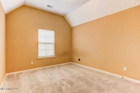 Bedroom - 905 Fairway Pointe Cv, Hernando, MS 38632 photo 5 of 11
