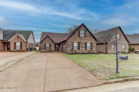 Exterior - 905 Fairway Pointe Cv, Hernando, MS 38632 photo 4 of 9