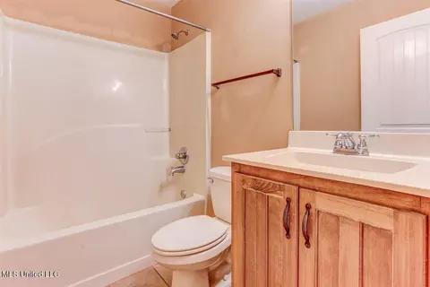Bath - 905 Fairway Pointe Cv, Hernando, MS 38632 photo 2 of 2