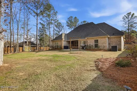 Exterior - 1154 Sanctuary Dr, Brandon, MS 39042 photo 6 of 8