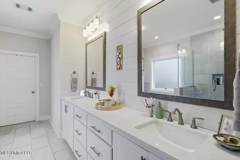Bath - 1154 Sanctuary Dr, Brandon, MS 39042 photo 1 of 5