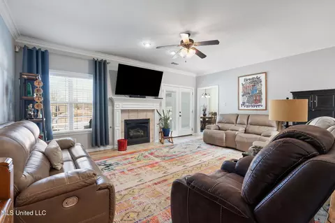 Living - 4445 Robertson Gin Rd, Hernando, MS 38632 photo 2 of 3