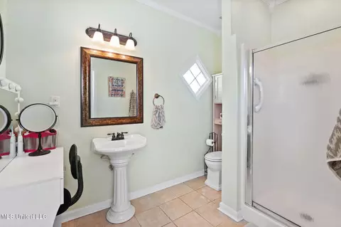 Bath - 4445 Robertson Gin Rd, Hernando, MS 38632 photo 2 of 5