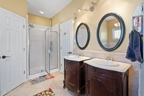 Bath - 4445 Robertson Gin Rd, Hernando, MS 38632 photo 1 of 5