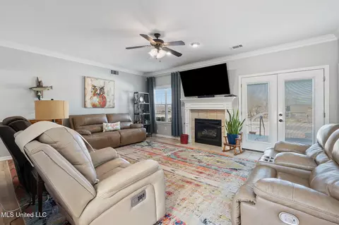 Living - 4445 Robertson Gin Rd, Hernando, MS 38632 photo 1 of 3