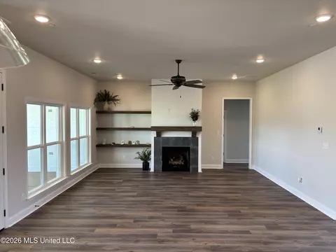 Living - 5228 Crick Ln, Hernando, MS 38632 photo 1 of 1
