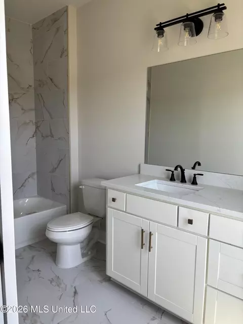 Bath - 5228 Crick Ln, Hernando, MS 38632 photo 5 of 6