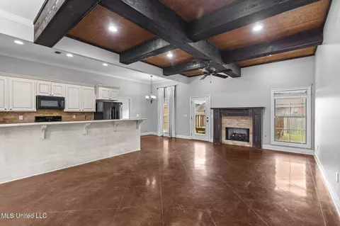 Living - 306 Siltstone Rdg, Brandon, MS 39047 photo 2 of 3