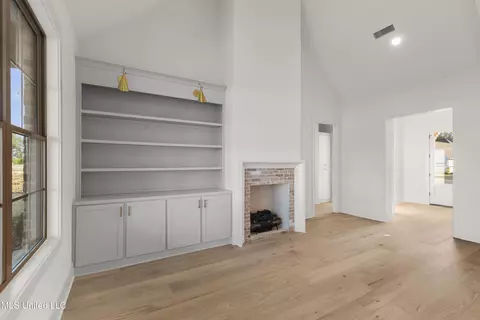 Living - 104 Grayson Way, Madison, MS 39110 photo 2 of 2