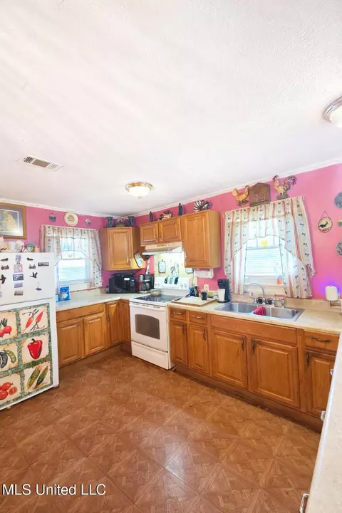 Kitchen - 5113 Valley St, Moss Point, MS 39563 photo 1 of 3