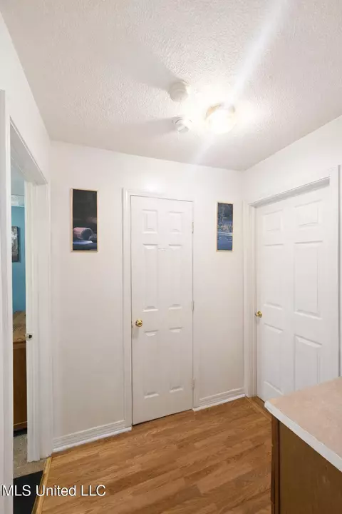 Entry Way - 5113 Valley St, Moss Point, MS 39563 photo 1 of 1