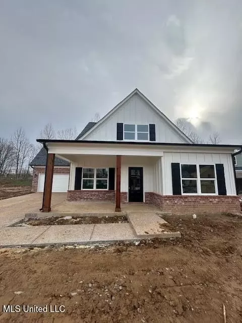 6099 Hickory Pt Dr, Walls, MS 38680