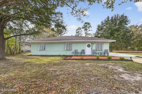 66 Holly Cir, Gulfport, MS 39501