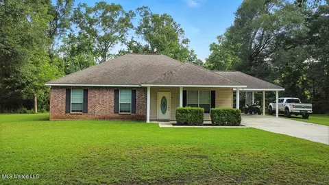 16 Tripp Ln, Carriere, MS 39426
