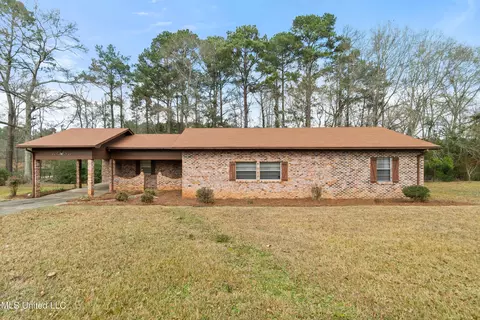 64 Eastview Cir, Laurel, MS 39443