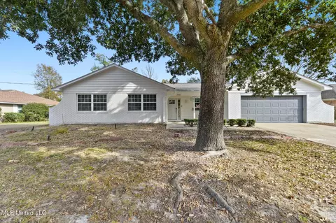 700 Sarazen Dr, Gulfport, MS 39507