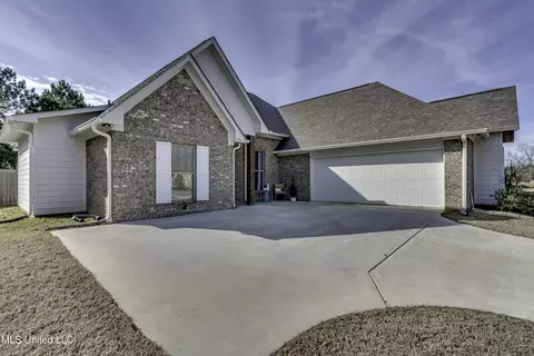 Exterior - 169 Shore View Dr, Madison, MS 39110 photo 1 of 14