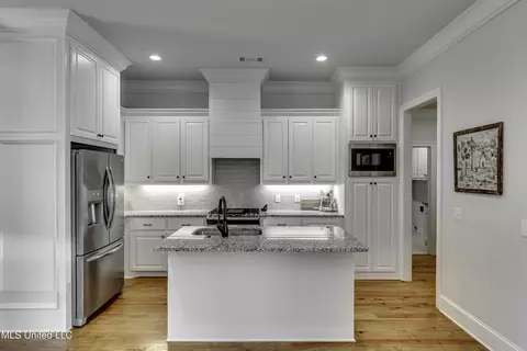 Kitchen - 169 Shore View Dr, Madison, MS 39110 photo 2 of 5