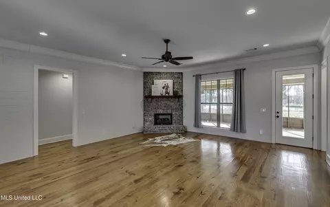 Living - 169 Shore View Dr, Madison, MS 39110 photo 3 of 4