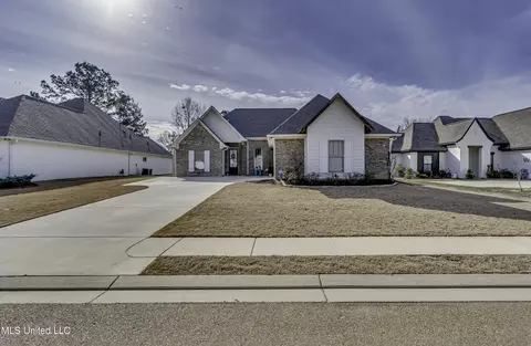 Exterior - 169 Shore View Dr, Madison, MS 39110 photo 4 of 14