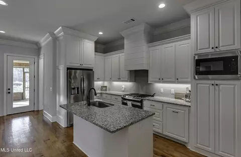 Kitchen - 169 Shore View Dr, Madison, MS 39110 photo 1 of 5