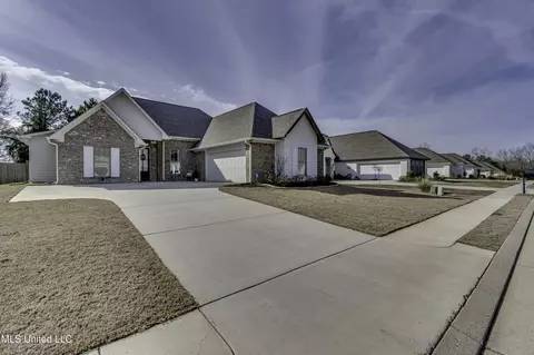 Exterior - 169 Shore View Dr, Madison, MS 39110 photo 2 of 14