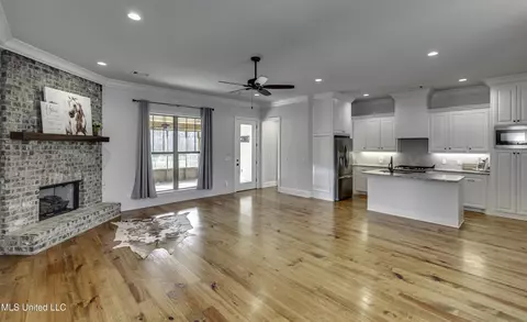 Living - 169 Shore View Dr, Madison, MS 39110 photo 1 of 4