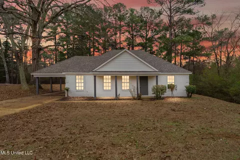 589 Swaney Dr, Holly Springs, MS 38635
