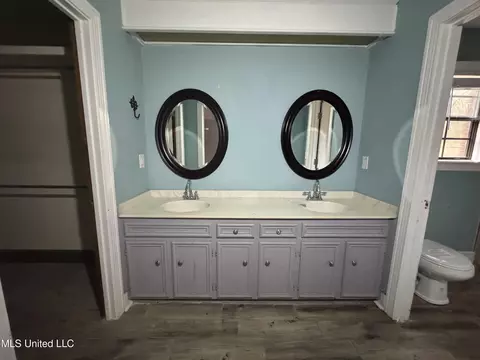 Bath - 105 Easthaven Dr, Brandon, MS 39042 photo 1 of 5