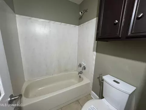 Bath - 105 Easthaven Dr, Brandon, MS 39042 photo 3 of 5