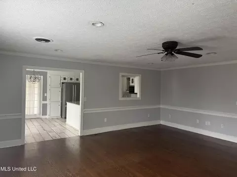 Living - 105 Easthaven Dr, Brandon, MS 39042 photo 7 of 8