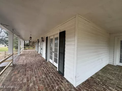 Exterior - 105 Easthaven Dr, Brandon, MS 39042 photo 4 of 5