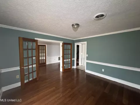 Living - 105 Easthaven Dr, Brandon, MS 39042 photo 3 of 8