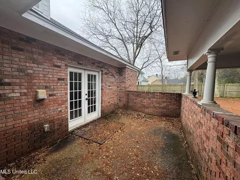 Exterior - 105 Easthaven Dr, Brandon, MS 39042 photo 2 of 5
