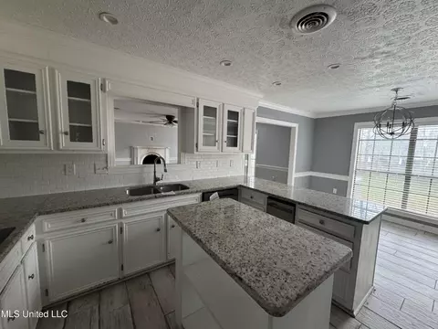 Kitchen - 105 Easthaven Dr, Brandon, MS 39042 photo 1 of 2