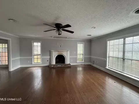 Living - 105 Easthaven Dr, Brandon, MS 39042 photo 5 of 8