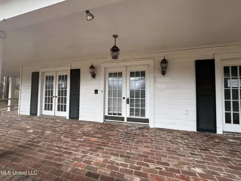 Exterior - 105 Easthaven Dr, Brandon, MS 39042 photo 3 of 5