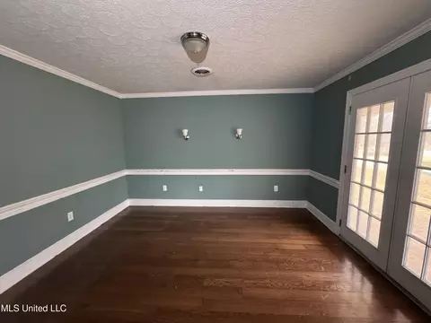 Living - 105 Easthaven Dr, Brandon, MS 39042 photo 4 of 8