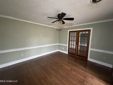 Living - 105 Easthaven Dr, Brandon, MS 39042 photo 2 of 8